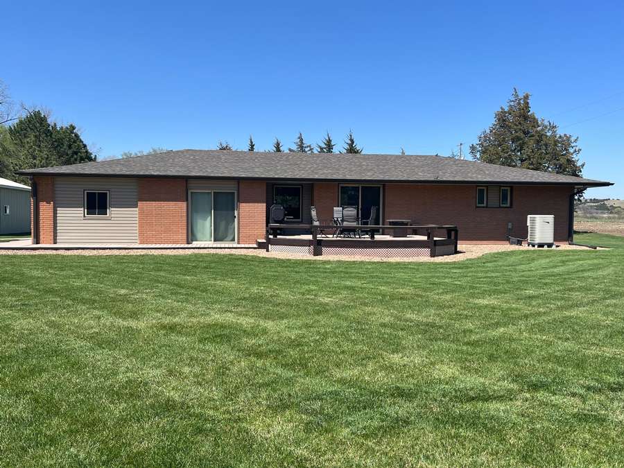 82540 Windy Hill Avenue, Burwell, NE 68823